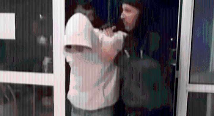 Macabro hallazgo: hijo habría estrangulado a su padre y ocultado el cuerpo en una nevera La última vez que se tuvo noticia de la víctima fue el día en que había cobrado su pensión.