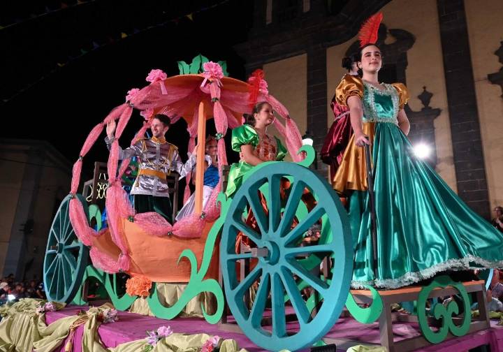 Guía se prepara para disfrutar de 'Una noche en París' con su Desfile de Carrozas