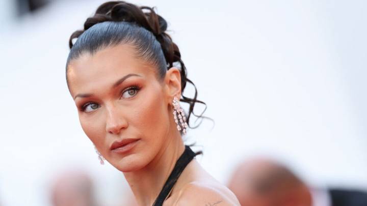 Adiós balayage: Bella Hadid lleva las mechas de los 90 que estarán de moda este verano