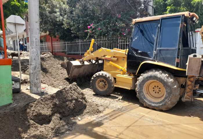 Con maquinaria amarilla Fenoco S.A. apoya a las comunidades afectadas por la lluvia