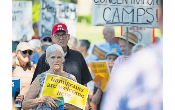 ‘Promueve Trump terror contra los migrantes’