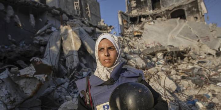 Israel strikes a Gaza hospital twice, killing at least 20, including journalists and rescuers