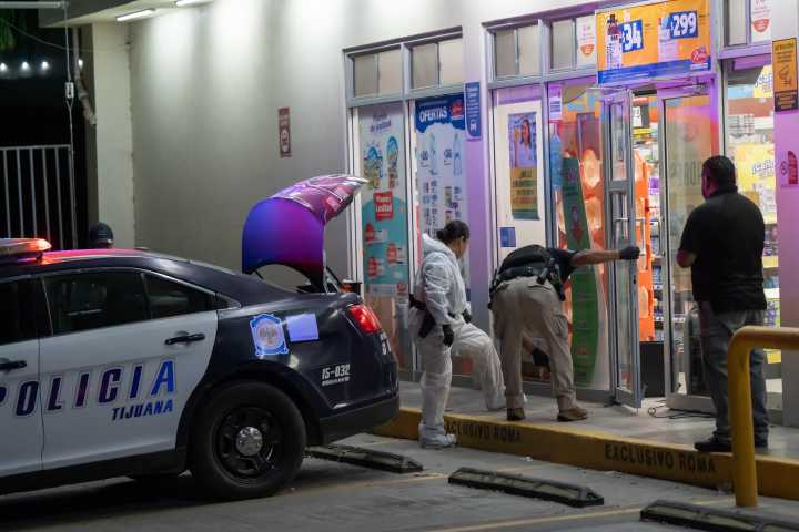 Se roban unas cervezas y disparan a empleado de farmacia Roma que intentó detenerlos