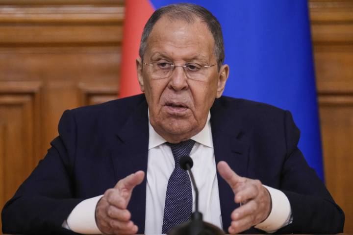 Russia’s chief diplomat says no Putin-Zelenskyy meeting is planned, despite Trump’s efforts