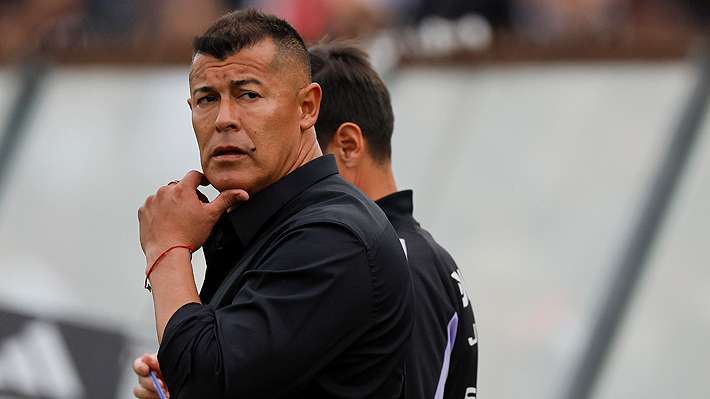 Pifiado, petrificado y sin hablar con el plantel: Así fue la jornada más triste de Jorge Almirón en Colo Colo El argentino dejará de ser el técnico del "Cacique".