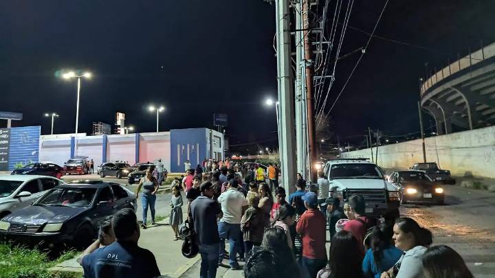 Más de 3 mil personas asisten al registro de un nuevo partido político