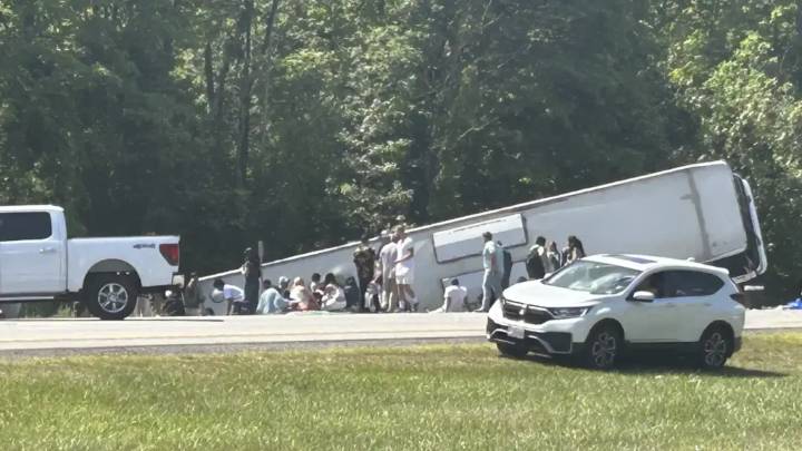 Accidente de autobús en Nueva York deja varios muertos