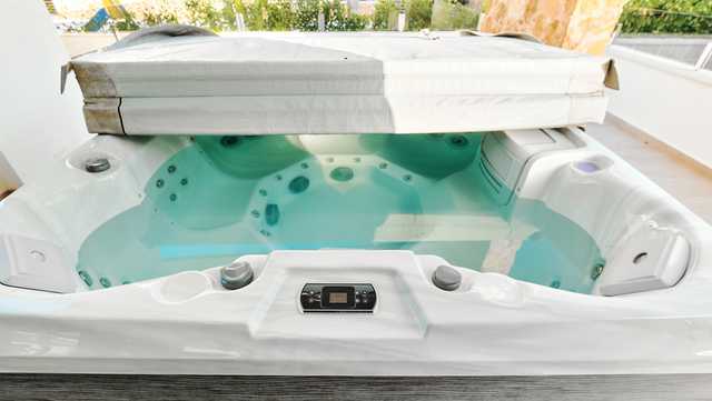 2 women in their 80s rescued after overheating in hot tub at remote Kentucky cabin