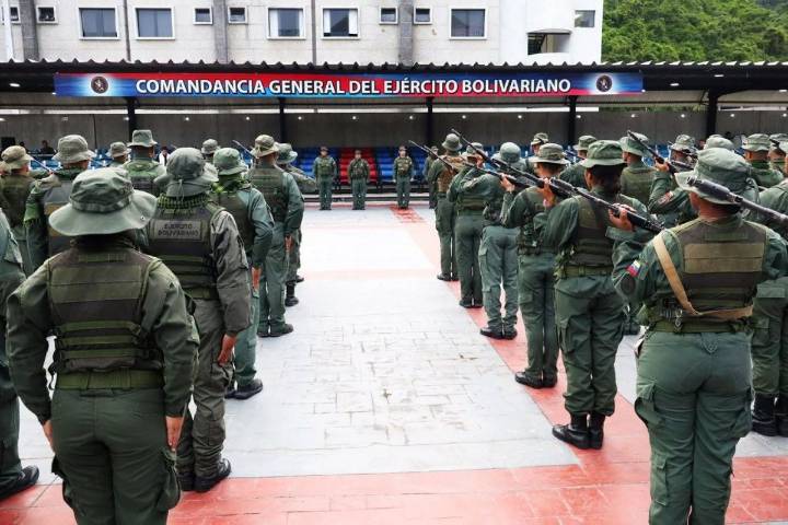 Militares venezolanos rechazan acusaciones de EU y reafirman lealtad a Maduro