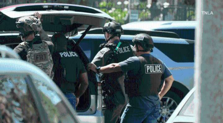 Alleged murderer in police standoff in Canoga Park