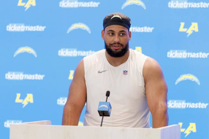 Chargers' Rashawn Slater suffers season-ending leg injury weeks after contract extension