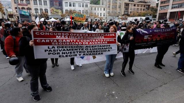 Comités de vivienda de Valparaíso protestaron afuera del Serviu