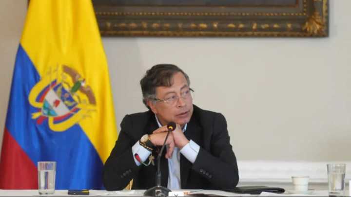 (VIDEO) Petro ordena revocar la licencia de un canal de televisión en Colombia: estos son los motivos del presidente
