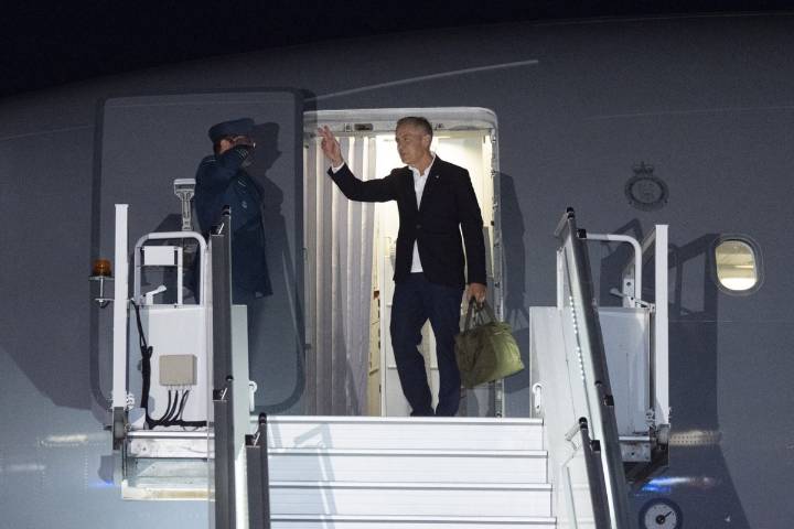 In Warsaw, Carney deepens Canada's defence, trade ties with Poland