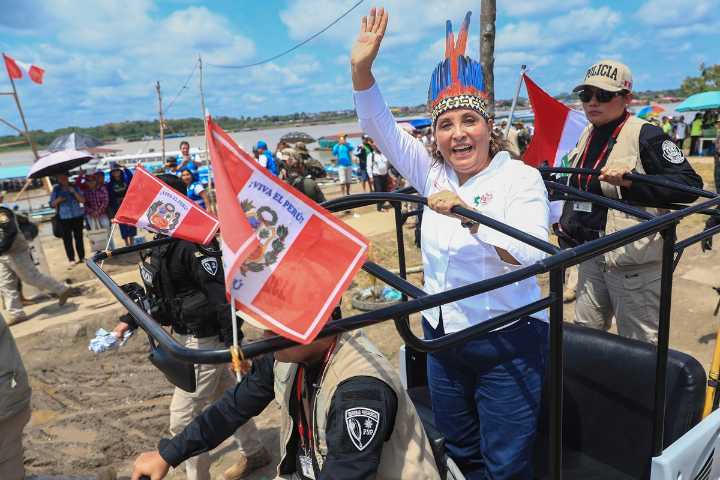 Boluarte anuncia plan de inversión para cerrar brechas en Santa Rosa de Loreto