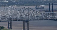 Crash blocks 2 right lanes on U.S. 90 heading to the West Bank from New Orleans