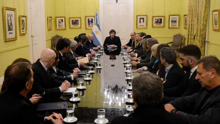 Javier Milei se reúne hoy en Olivos con diputados propios y aliados para garantizar los vetos