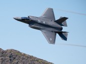 Government set to follow Canadian military's lead on F