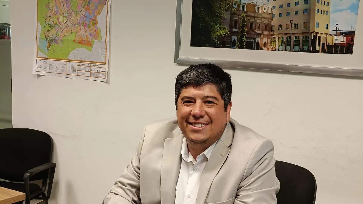 Acusa regidor Adán Galicia omisiones del TEE en caso de la síndica municipal