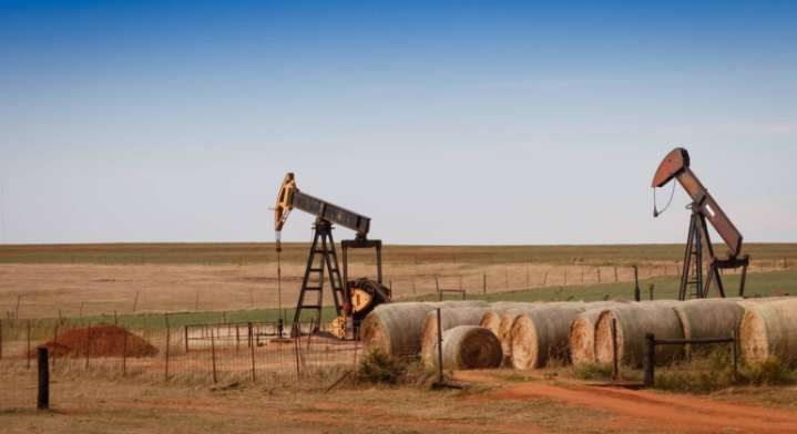Petróleo de Texas baja un 1,8%, atento a los resultados de la reunión entre Trump y Putin