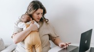 La canasta de crianza se disparó 4% en julio: ¿cuánto se necesita para mantener un hijo?
