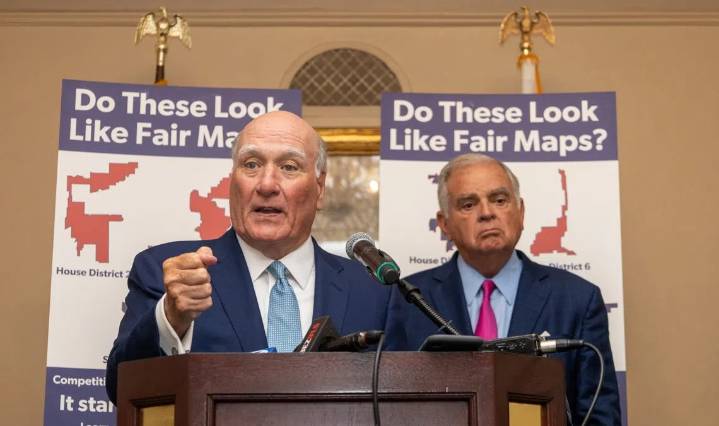 Election lawyers, Obama alumni renew Illinois redistricting reform push