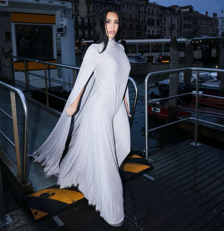Cele|bitchy | “Kim Kardashian wore quite an ensemble in Venice this week” links