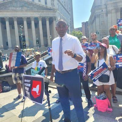 Delgado thinks banning local cooperation with ICE is good now