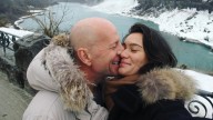 Emma Heming, esposa de Bruce Willis responde a críticas por revelar que ya no vive con el actor