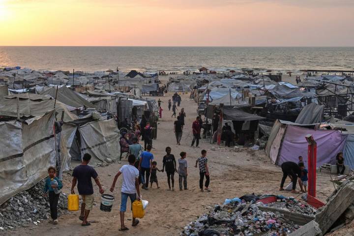 Macron pide coalición internacional para evitar "desastre inminente" en Gaza