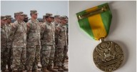 Trump premia al Ejército de EU en la frontera: Crea la Medalla de Defensa Fronteriza Mexicana