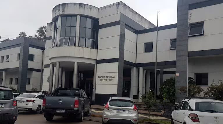 Va a juicio una mujer que confesó que mató a su papá en Córdoba: aseguró que era víctima de abusos