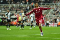 Liverpool rescató victoria 2-3 sobre Newcastle en tiempo extra