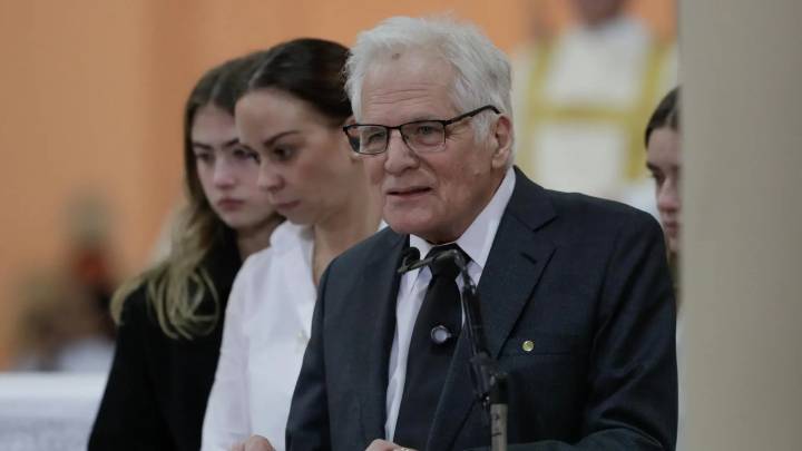 El padre del senador Uribe afirma que los siete años de condena al asesino de su hijo son "un insulto a Colombia"