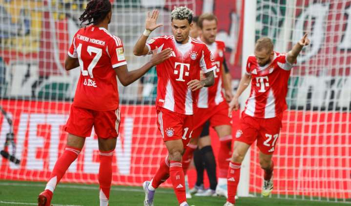Bayern pasó problemas en Augsburgo: Luis Díaz volvió al gol en triunfo