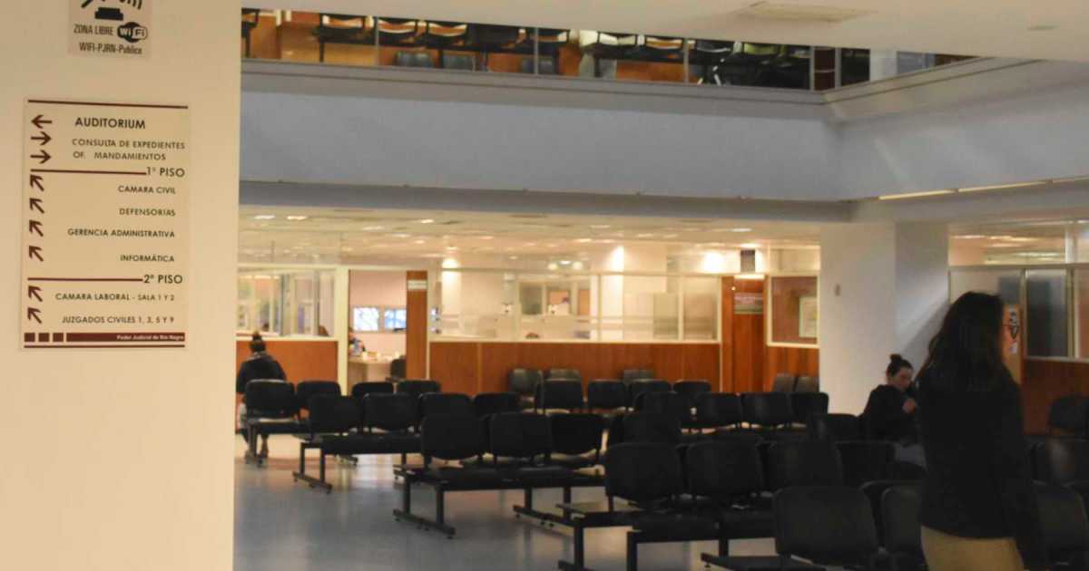 Se realizó un ADN en Roca y no era su hija: pidió la anulación el reconocimiento de paternidad, ¿qué pasa con el apellido?