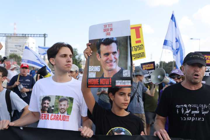 Protestas sacuden Israel exigiendo un alto al fuego y la pronta liberación de los rehenes
