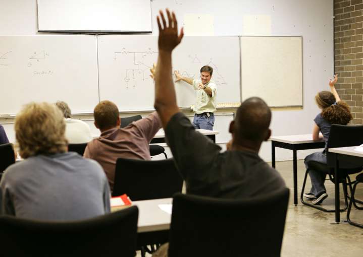 VIDA offers back-to-school assistance to adult learners