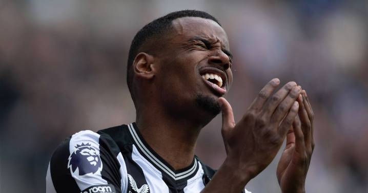 'Doesn't exist' - Alexander Isak sent clear message by agent as Newcastle brace for new bid