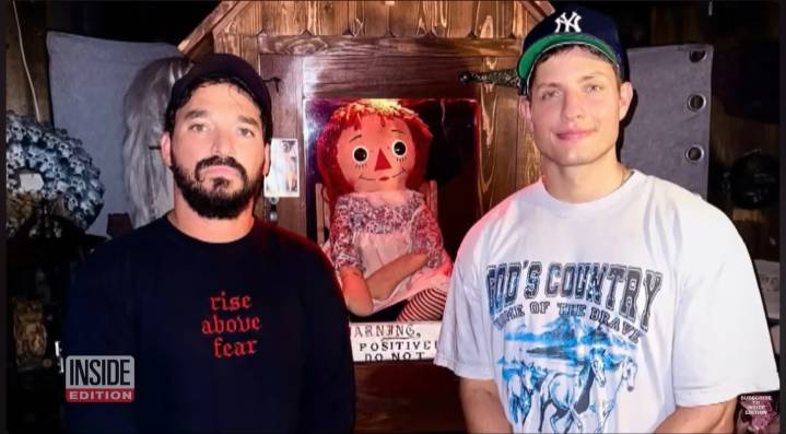 La muñeca Annabelle se convierte en una atracción de feria. ¿Qué podría salir mal?