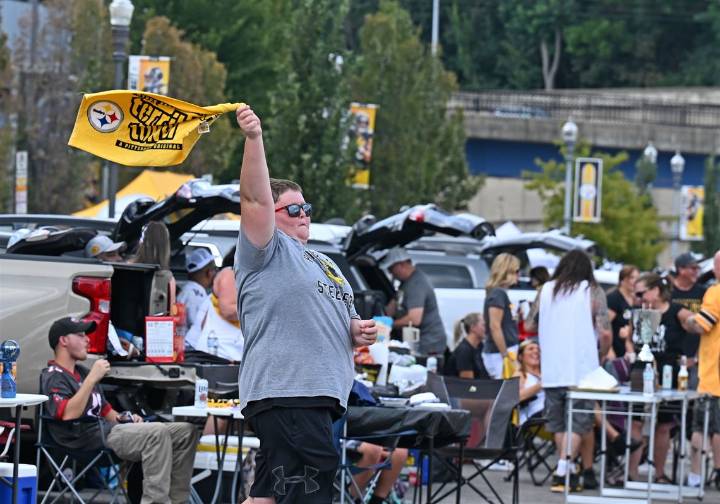 Steelers fans cautiously optimistic about team's chances with Aaron Rodgers