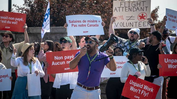 Air Canada delays flight restart as union defies back