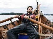Para estudiar a los navegantes vikingos, realizó 26 viajes en barcos tradicionales