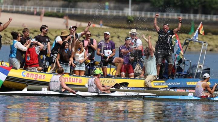 Así fue la llegada de infarto de los ganadores del Descenso del Sella: Walter Bouzán y Bertín Llera hacen historia tras un espectacular esprint