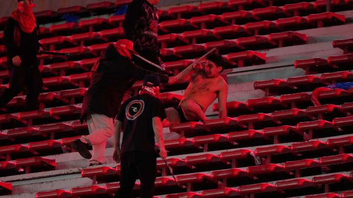 Cancelan un partido por violencia extrema: 10 heridos graves y 90 detenidos