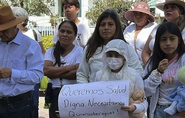 Claman en Oaxaca y Guanajuato: ¡Queremos medicinas!