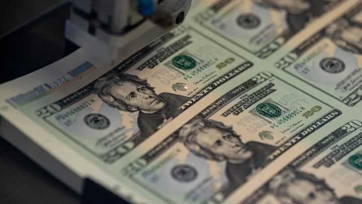 El dólar oficial se dispara en medio del escándalo por la ANDIS