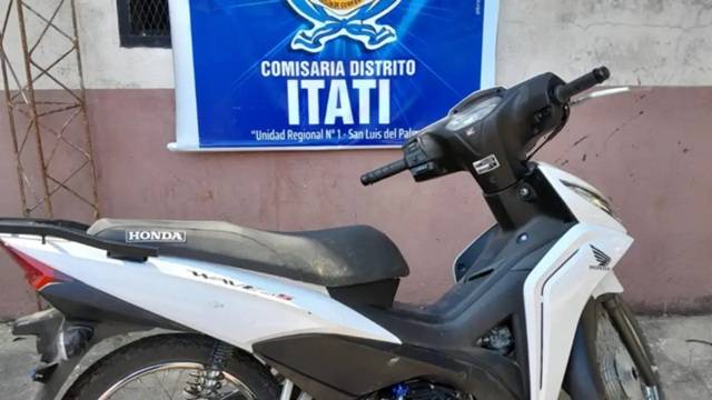 CORRIENTES: En Un Paraje De Itatí Recuperaron Una Moto Denunciada Como Robada