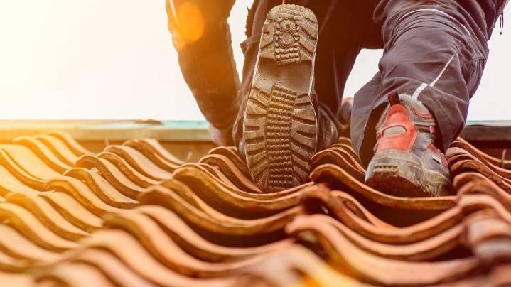 The biggest mistakes Arizona homeowners make when replacing their roofs