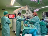 El Hospital General Universitario Doctor Balmis estrena un microscopio quirúrgico de alta precisión